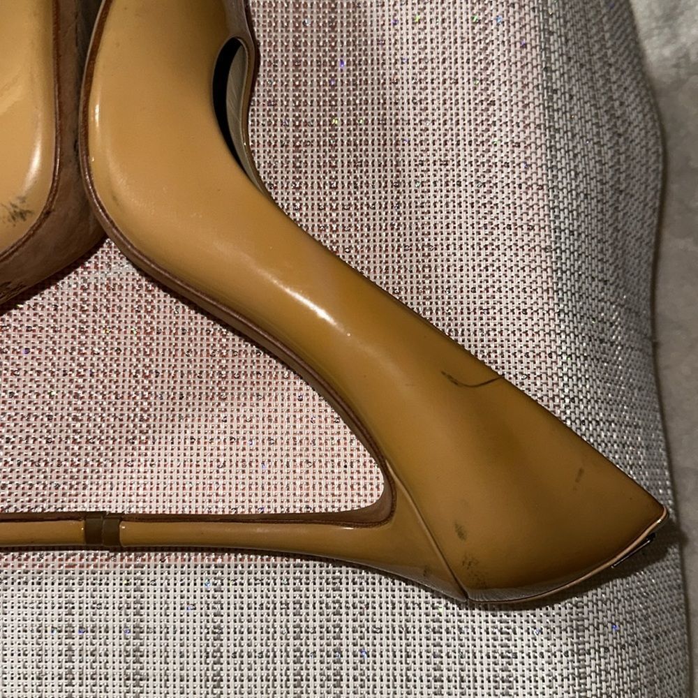 COACH 9B Tan Patent Leather Heels Pumps - Picture 6 of 16